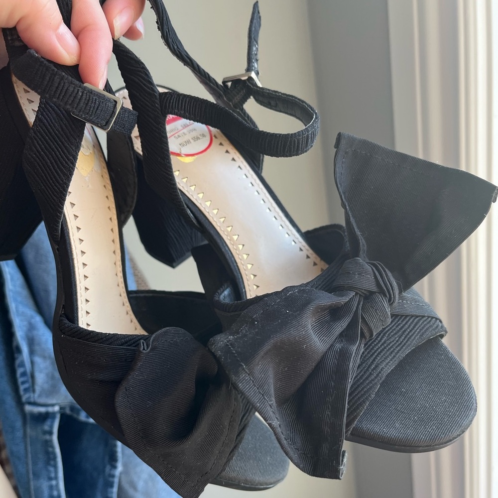 Beautiful circus Sam Edelman black bow chunky heels